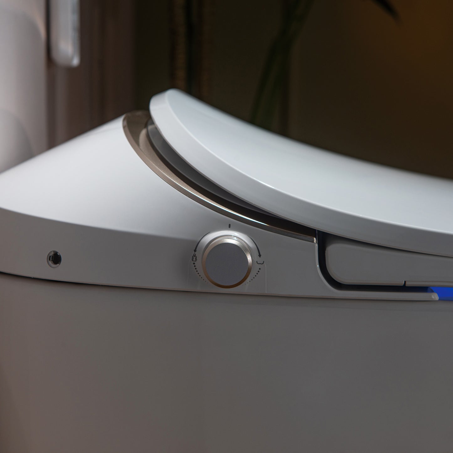 WOODBRIDGE LT610 | Smart Bidet Toilet | Hands-Free Auto Open/Close, Auto Flush & Heated Seat | Night Light