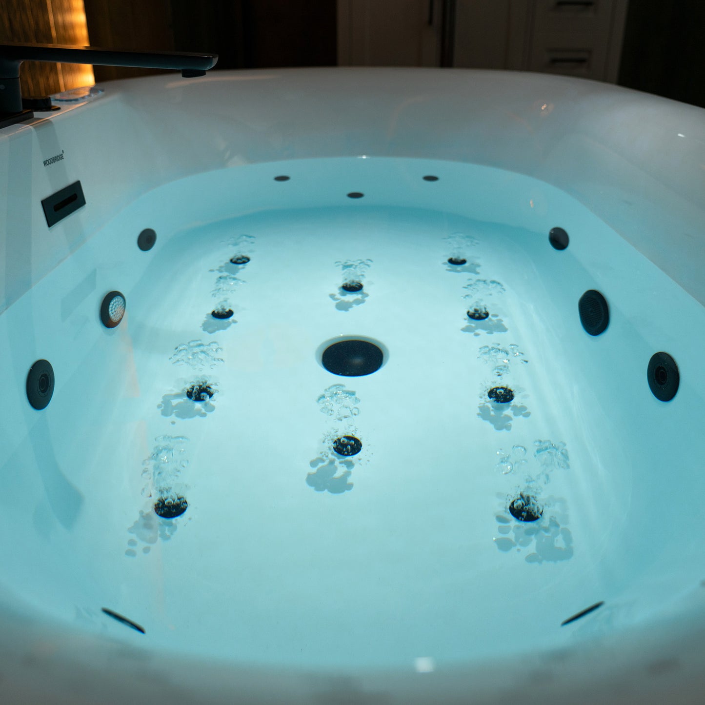 WOODBRIDGE BM100+F0051MB | 59" Whirlpool and Air Heated Bathtub with Matte Black Faucet Trim